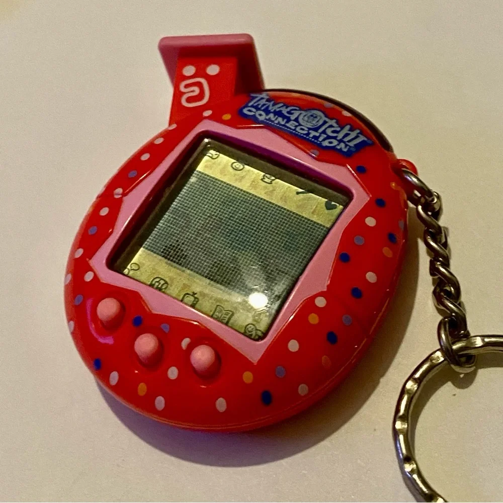 ✨ Tamagotchi Connection V5 2004 Original Polka Dots Confetti Red Familitchi Rare